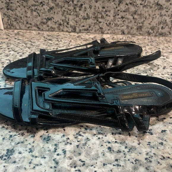 Louis Vuitton Revival Patent Leather LV Logo Sandals Flats 39 9 8.5 - Picture 9 of 10